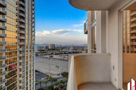 Mgm Signature-15-717 F1 Track & Strip View Balcony Las Vegas Exterior foto